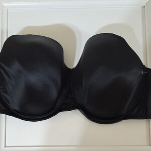 Sleek Black Strapless Bra